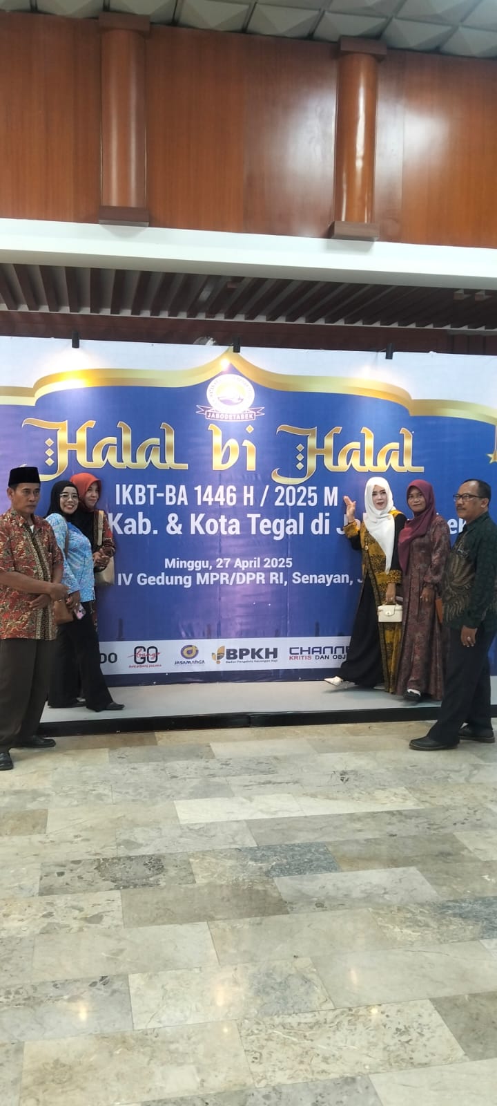 Merajut Silaturahmi, Memperkuat Sinergi: Yayasan Bersama Sahabat Tegal Hadiri Halal Bihalal IKBT-BA 1446 H di Gedung MPR/DPR RI